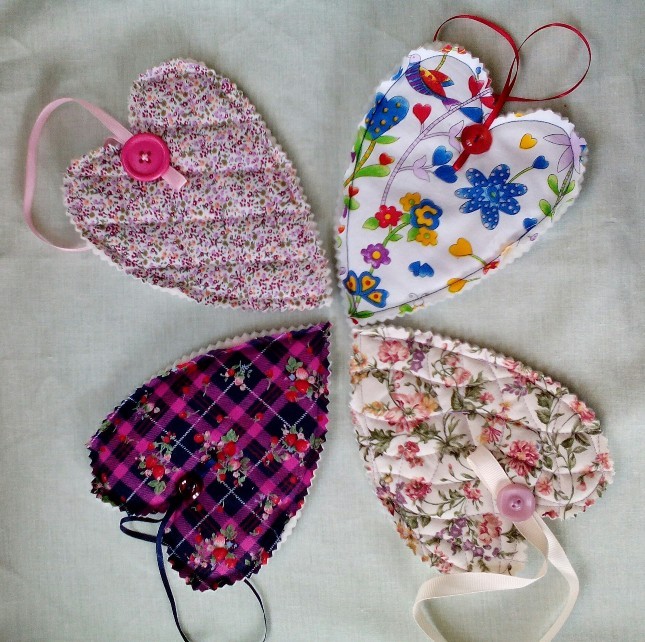 A selection of the fabric hearts, some quilted some not.